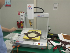深圳點膠機